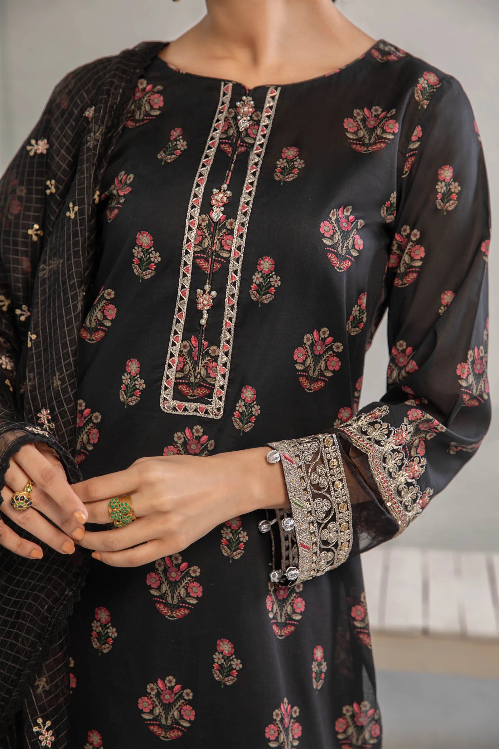 MEHRNAAZ